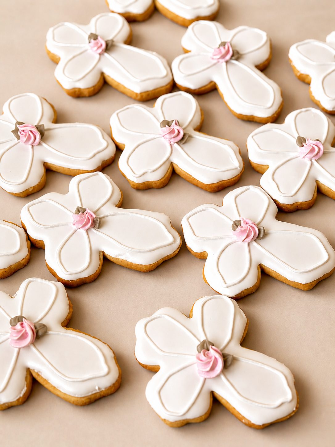 Biscotti decorati a forma di croce, Milka Sweet Cakes